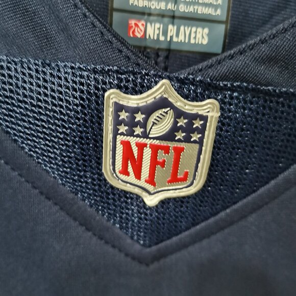 Chicago Bears D J Moore No 2 Jersey - Picture 7 of 11